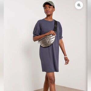 Evereve Meave Dress in Navy- size medium, NWOT!